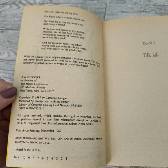 WEB OF DECEIT Catherine Lanigan‎ 1987 First Avon Printing Paperback - Picture 3 of 12